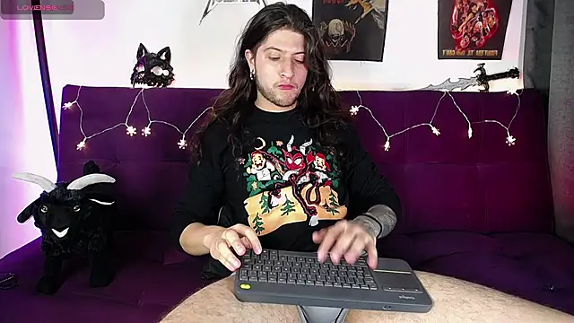 Snapshot of blckwolf_6 chatting on December 11, 9:55 pm blckwolf 6 online show from December 11, 9:55 pm