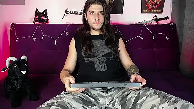 Snapshot of blckwolf_6 chatting on December 16, 8:48 pm blckwolf 6 online show from December 16, 8:48 pm