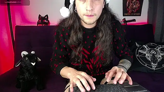Snapshot of blckwolf_6 chatting on December 24, 6:17 pm blckwolf 6 online show from December 24, 6:17 pm