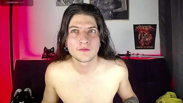 Snapshot of blckwolf_6 chatting on January 14, 12:33 am blckwolf 6 online show from January 14, 12:33 am