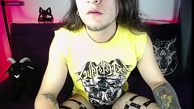 Snapshot of blckwolf_6 chatting on February 18, 8:25 pm blckwolf 6 online show from February 18, 8:25 pm