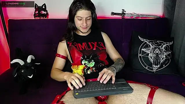Snapshot of blckwolf_6 chatting on February 23, 9:05 pm blckwolf 6 online show from February 23, 9:05 pm