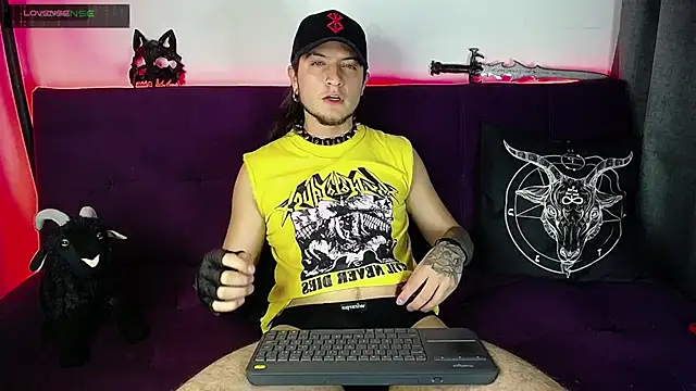 Snapshot of blckwolf_6 chatting on March 4, 11:11 pm blckwolf 6 online show from March 4, 11:11 pm