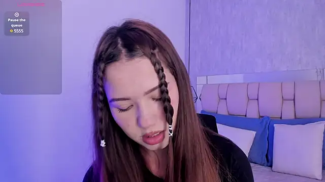 Roxie-Summers11 online show from February 5, 7:31 pm