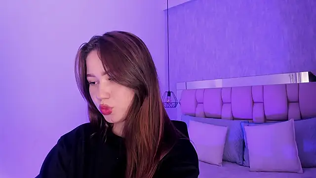 Roxie-Summers11 online show from February 14, 7:33 pm