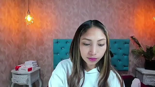 MadelineDoll online show from September 25, 1:15 pm