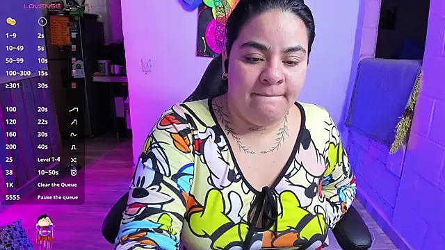 Snapshot of Sharon_hils chatting on February 11, 9:35 pm Sharon hils online show from February 11, 9:35 pm