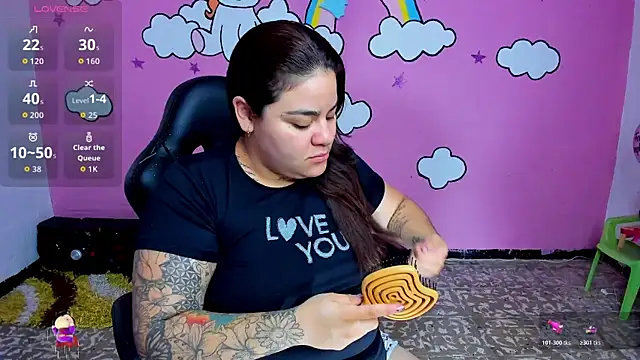 Sharon hils online show from April 13, 1:05 pm