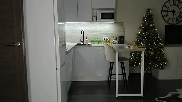 nilliluv online show from January 14, 4:12 pm