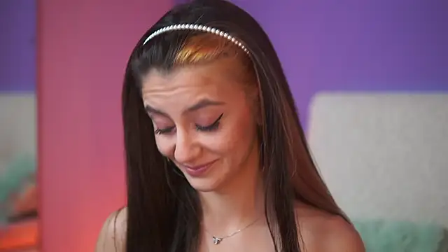 Snapshot of SabrinaHope chatting on November 13, 10:19 pm SabrinaHope online show from November 13, 10:19 pm