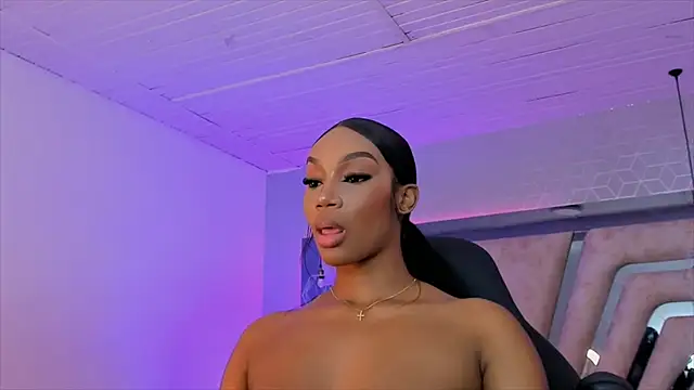 Snapshot of ChaynnaCooper chatting on December 15, 8:58 pm ChaynnaCooper online show from December 15, 8:58 pm