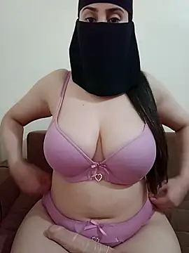 Snapshot of Arabic-Rose chatting on April 23, 12:29 pm Arabic-Rose online show from April 23, 12:29 pm