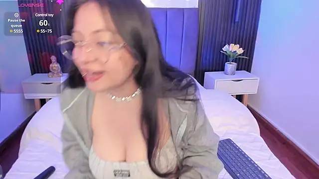 Snapshot of melany_heaven chatting on March 7, 8:45 am melany heaven online show from March 7, 8:45 am