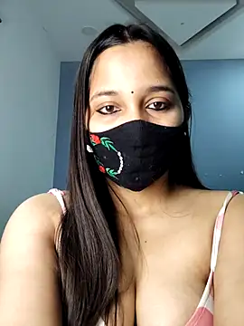 Snapshot of Varnika_aarora chatting on March 4, 9:29 am Varnika aarora online show from March 4, 9:29 am