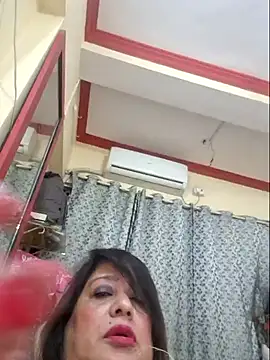 Snapshot of Hot_Queen77 chatting on January 5, 6:56 pm Hot Queen77 online show from January 5, 6:56 pm