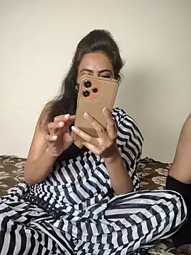 Snapshot of Raat_ki_rani_ chatting on January 2, 6:56 pm Raat ki rani  online show from January 2, 6:56 pm