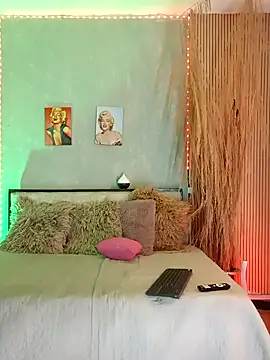 nahiarapalmer19 online show from February 1, 5:44 pm