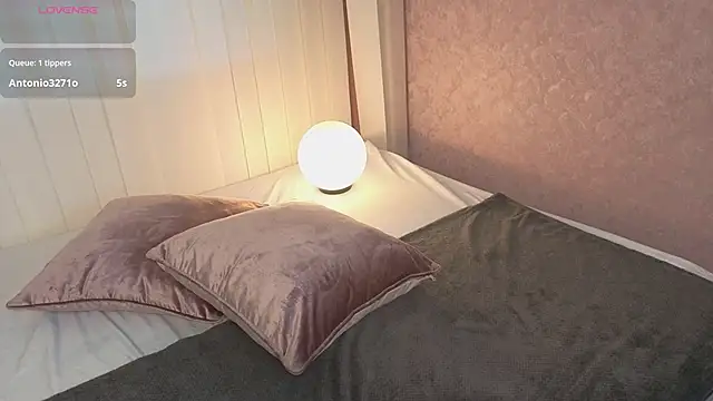 missy taylor  online show from September 25, 8:01 pm