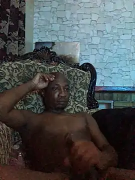 Snapshot of TheeRealShow chatting on December 10, 2:27 am TheeRealShow online show from December 10, 2:27 am