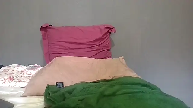 Snapshot of TheeRealShow chatting on February 21, 12:17 pm TheeRealShow online show from February 21, 12:17 pm