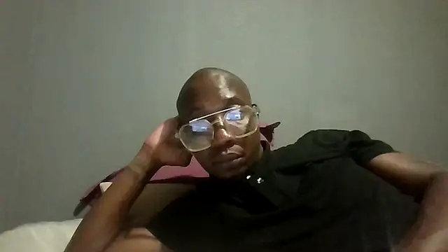 Snapshot of TheeRealShow chatting on March 1, 1:29 am TheeRealShow online show from March 1, 1:29 am