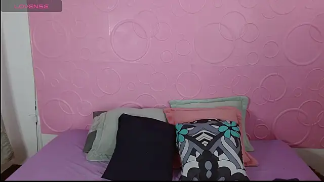 Snapshot of dulcenia_rose chatting on March 17, 1:50 pm dulcenia rose online show from March 17, 1:50 pm