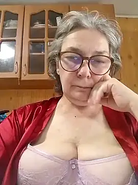Snapshot of IrinaSweet54 chatting on June 22, 8:44 am IrinaSweet54 online show from June 22, 8:44 am