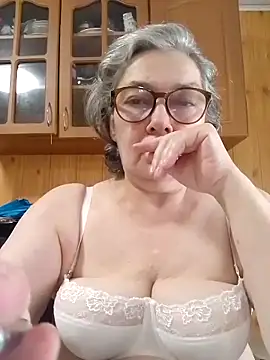 Snapshot of IrinaSweet54 chatting on June 27, 9:58 am IrinaSweet54 online show from June 27, 9:58 am
