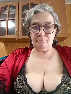 Snapshot of IrinaSweet54 chatting on June 28, 9:04 am IrinaSweet54 online show from June 28, 9:04 am