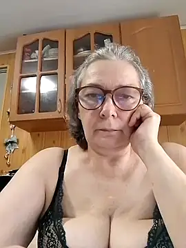 Snapshot of IrinaSweet54 chatting on July 1, 9:00 am IrinaSweet54 online show from July 1, 9:00 am