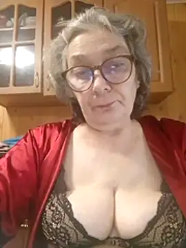 Snapshot of IrinaSweet54 chatting on July 5, 9:16 am IrinaSweet54 online show from July 5, 9:16 am
