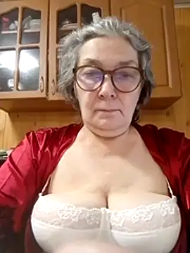 Snapshot of IrinaSweet54 chatting on July 13, 9:34 am IrinaSweet54 online show from July 13, 9:34 am