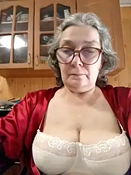 Snapshot of IrinaSweet54 chatting on July 17, 10:22 am IrinaSweet54 online show from July 17, 10:22 am