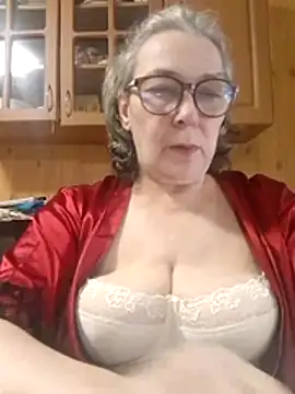 Snapshot of IrinaSweet54 chatting on July 22, 9:45 am IrinaSweet54 online show from July 22, 9:45 am