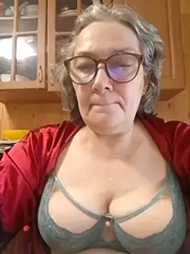 Snapshot of IrinaSweet54 chatting on July 27, 10:11 am IrinaSweet54 online show from July 27, 10:11 am