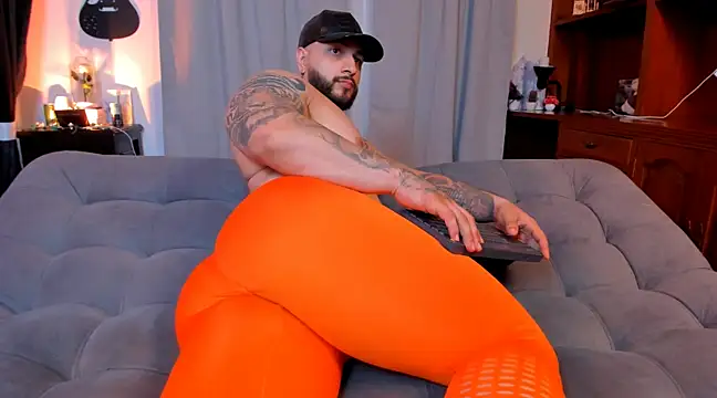 Snapshot of max_dic1 chatting on January 23, 2:33 am max dic1 online show from January 23, 2:33 am