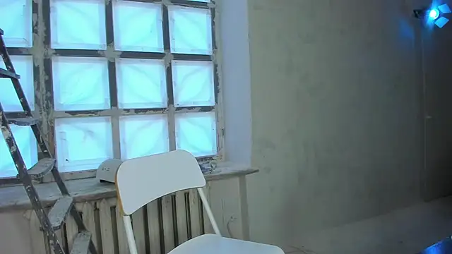 YourSuperModel online show from March 18, 1:20 pm