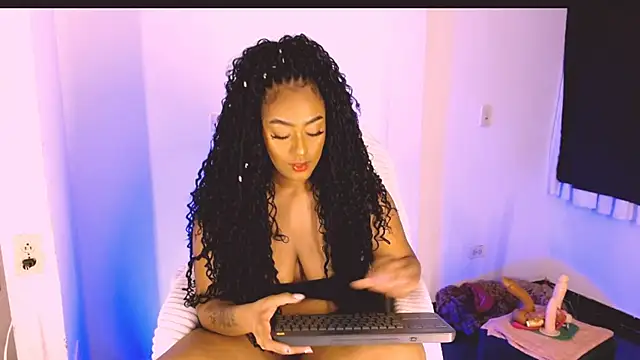 Snapshot of Emily_Williams12 chatting on September 21, 2:13 am Emily Williams12 online show from September 21, 2:13 am