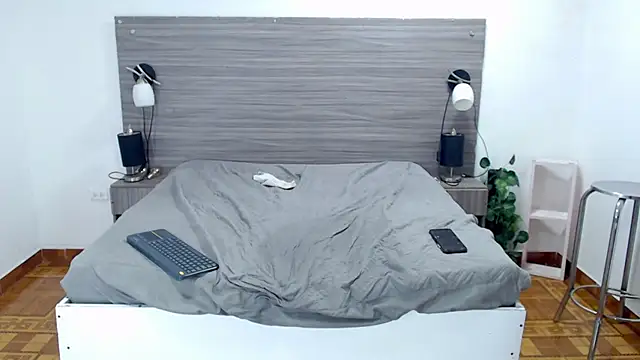 Loony Zion online show from February 15, 7:50 pm