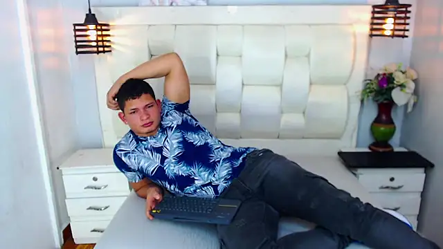 Loony Zion online show from November 1, 7:05 pm