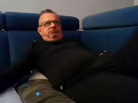 Snapshot of axecoman60 chatting on February 20, 7:19 pm axecoman60 online show from February 20, 7:19 pm