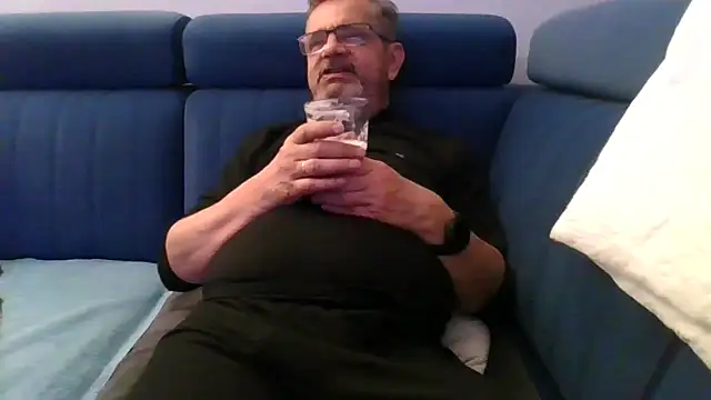 Snapshot of axecoman60 chatting on March 7, 6:11 pm axecoman60 online show from March 7, 6:11 pm