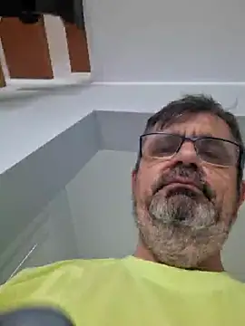 Snapshot of axecoman60 chatting on June 1, 9:55 am axecoman60 online show from June 1, 9:55 am