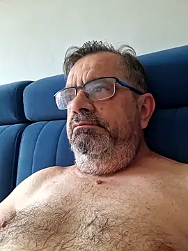 Snapshot of axecoman60 chatting on June 9, 5:52 am axecoman60 online show from June 9, 5:52 am