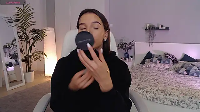 Bellla Haddid online show from September 24, 1:31 am