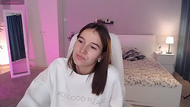 Bellla Haddid online show from September 27, 1:10 am