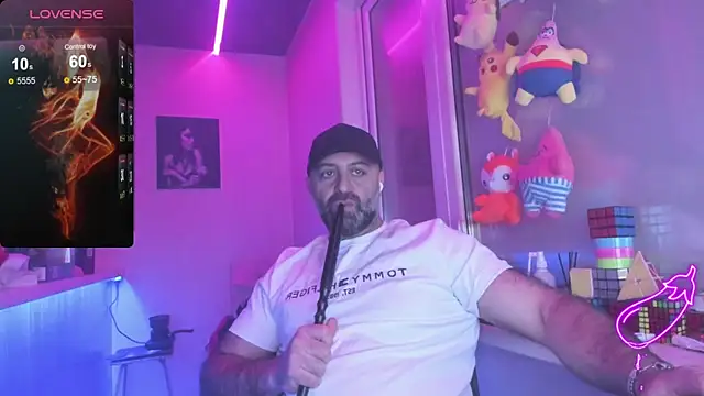 Snapshot of MAGABEAR077 chatting on February 7, 4:03 pm MAGABEAR077 online show from February 7, 4:03 pm