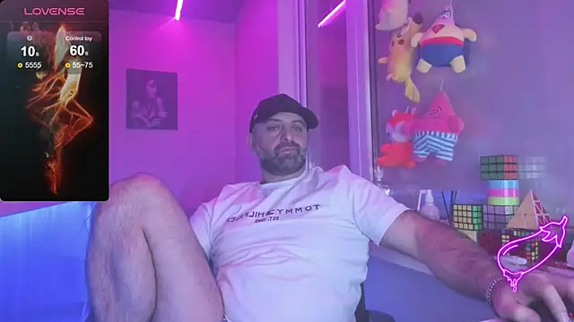 Snapshot of MAGABEAR077 chatting on February 16, 10:43 pm MAGABEAR077 online show from February 16, 10:43 pm