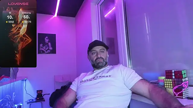 Snapshot of MAGABEAR077 chatting on September 9, 9:09 am MAGABEAR077 online show from September 9, 9:09 am