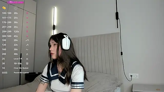 Snapshot of Dark_Ester chatting on February 25, 8:35 am Dark Ester online show from February 25, 8:35 am